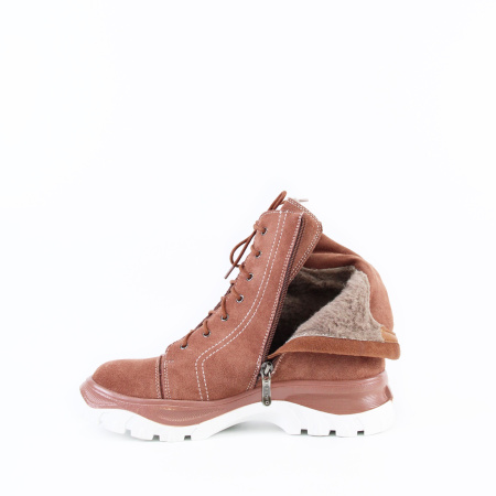 Ботинки на массивной подошве