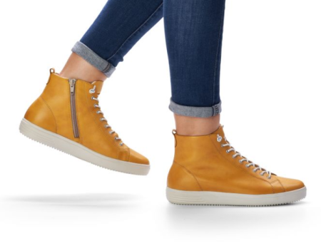 Желтые ботинки