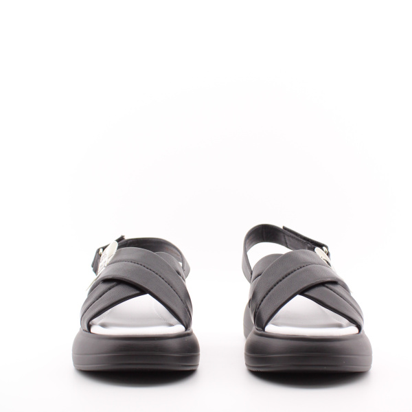 Босоножки на танкетке MADELLA