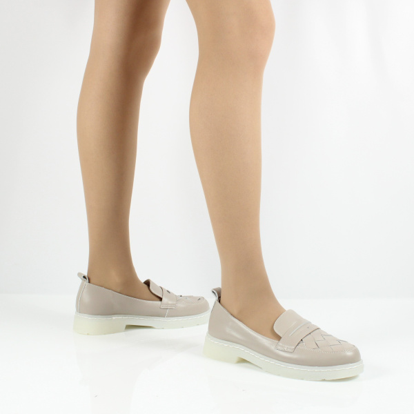 Бежевые лоферы с декором RESPECT