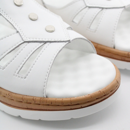 SPUR босоножки на танкетке