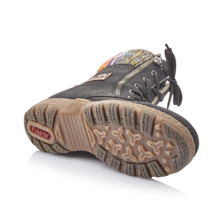 Ботинки с ярким текстильным кантом