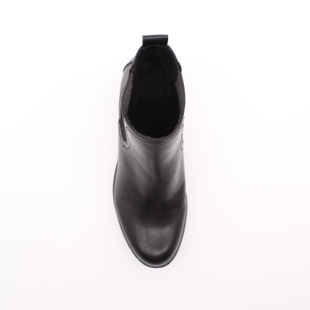 Ботинки на массивной подошве