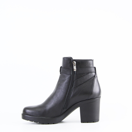 Ботильоны с застежками