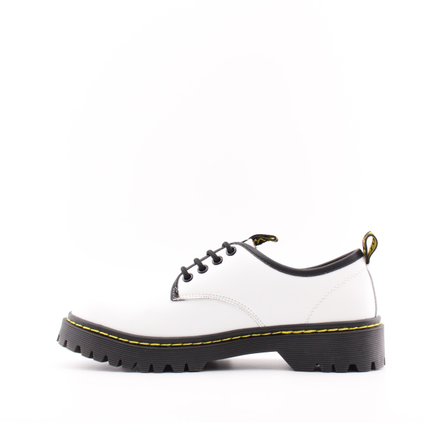 Белые полуботинки на черной подошве MADELLA