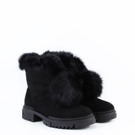 Черные замшевые ботинки с опушкой по краям