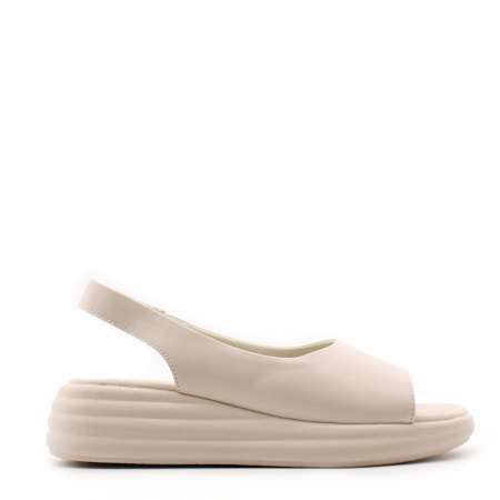 MADELLA босоножки бежевого цвета