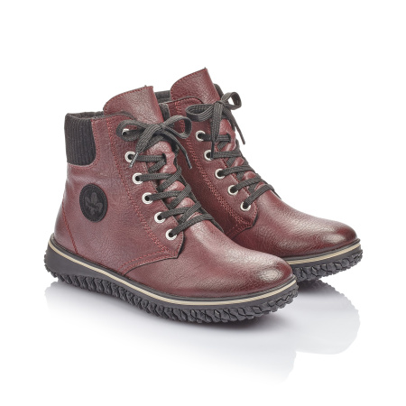 Бордовые ботинки