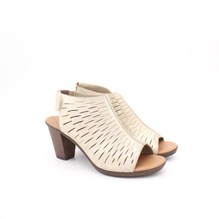 Босоножки с лазерной обработкой