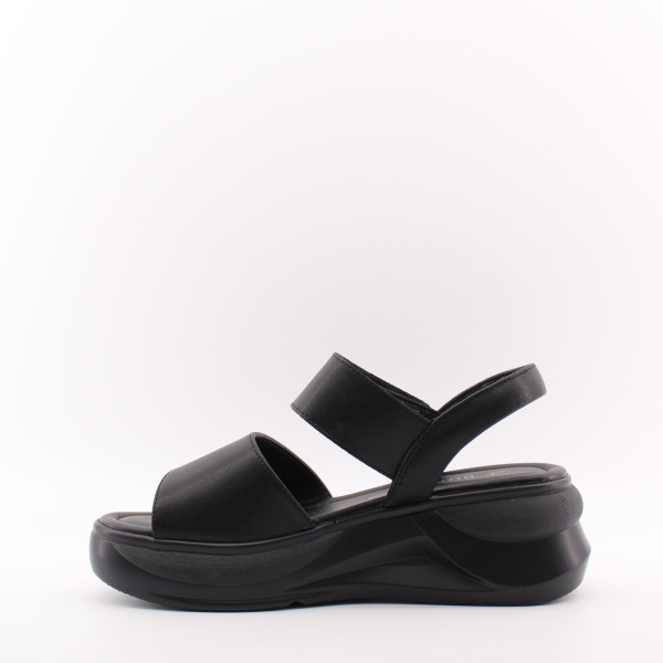 Босоножки на высокой танкетке LUKME