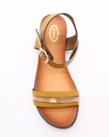 Сандалии на пряжке