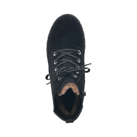 Замшевые ботинки на меху