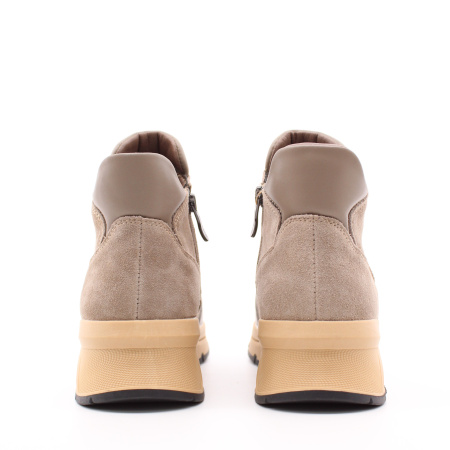 Кроссовки MADELLA