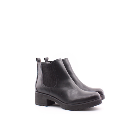 Ботинки на массивной подошве