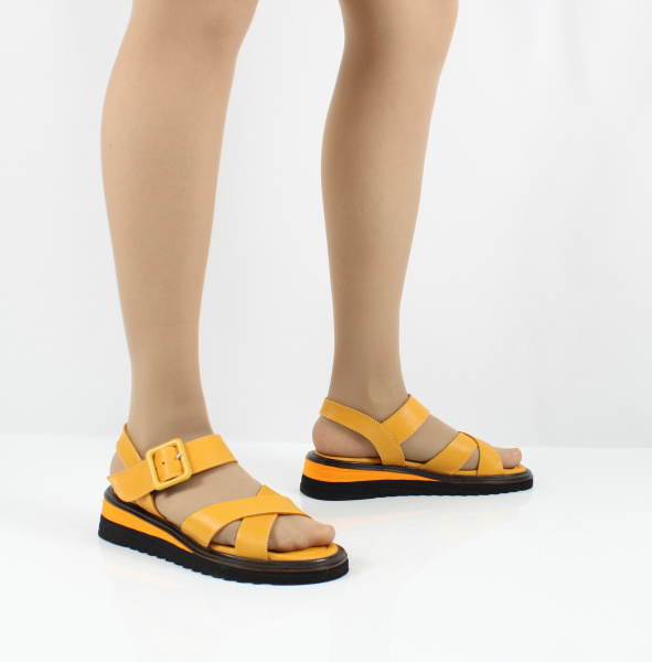 Босоножки на массивной подошве SandM