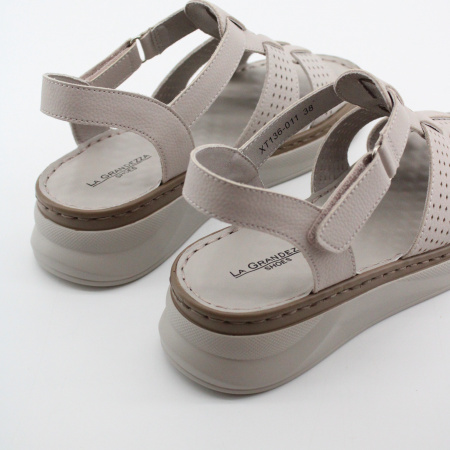 LAGRANDEZZA босоножки серого цвета