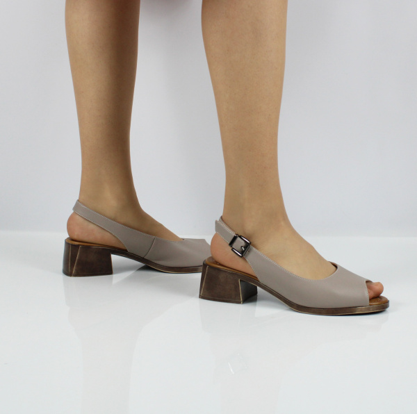 Босоножки LUKME