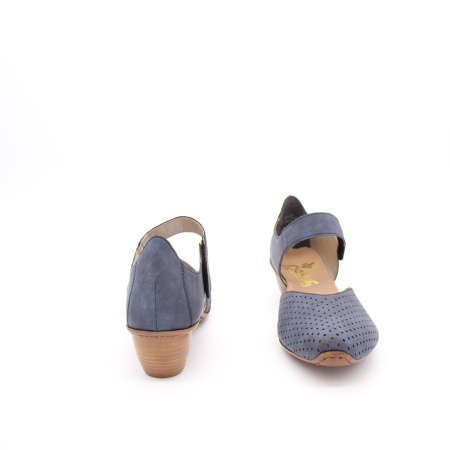 Босоножки синие с перфорацией