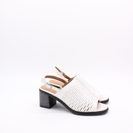 Босоножки с закрытой союзкой TOFA