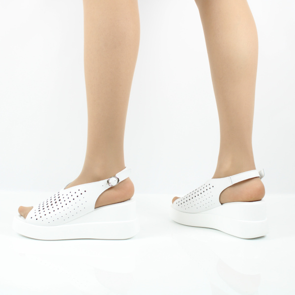 Белые босоножки на танкетке с круглой перфорацией BADEN
