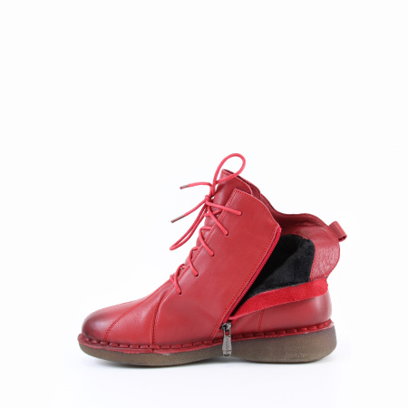 Высокие ботинки на шнурке