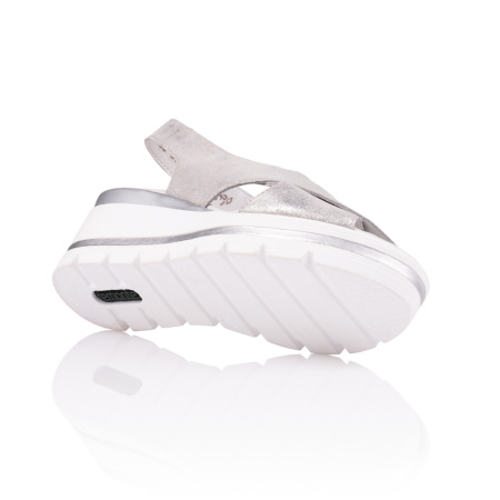 Серебрянные босоножки на танкетке REMONTE