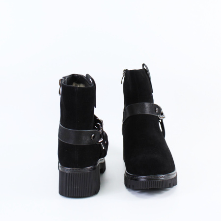 Ботинки с декоративными ремешками