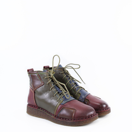 Разноцветные ботинки на шнуровке