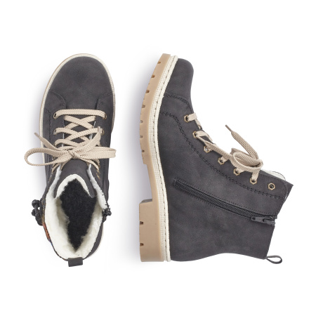 Ботинки с ярким декором