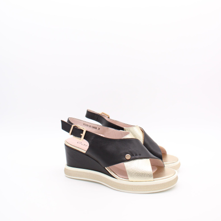 Босоножки на высокой платформе GALA