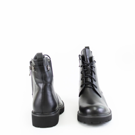 Ботинки высокие со шнурками