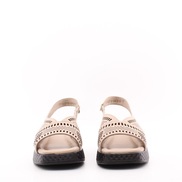 Бежевые босоножки на чёрной платформе MADELLA