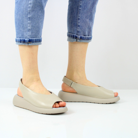 Летние бежевые сандали на платформе KRAUS