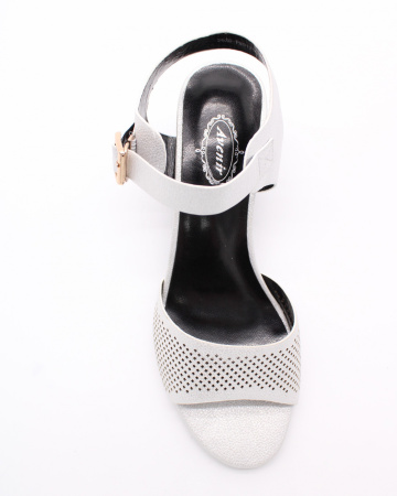 Босоножки на высоком каблуке