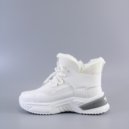 Белые спортивные ботинки