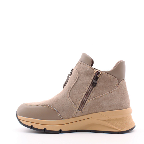 Кроссовки MADELLA