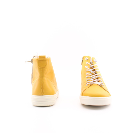 Желтые ботинки