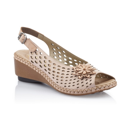 Босоножки с перфорацией и цветком
