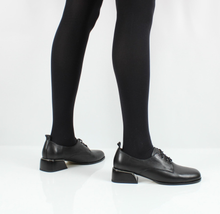 Закрытые туфли на устойчивом каблуке RESPECT