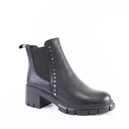 Ботинки с декором на тракторной подошве MADELLA