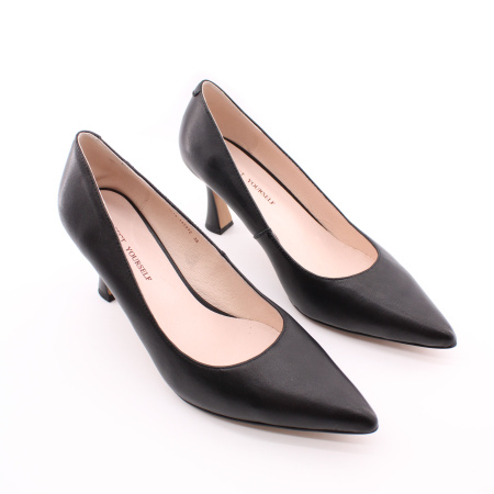 Чёрные лодочки на изящном каблуке рюмочкой RESPECT