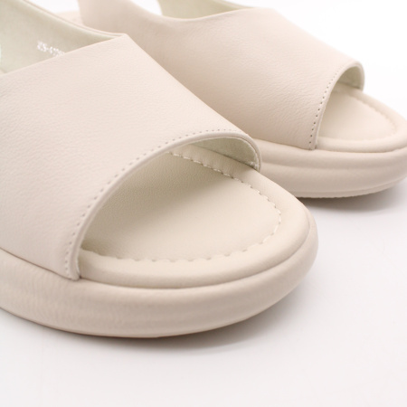 MADELLA босоножки бежевого цвета