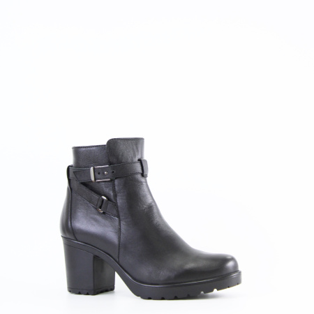 Ботильоны с застежками