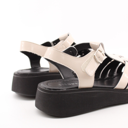 SPUR сандалии лаковые