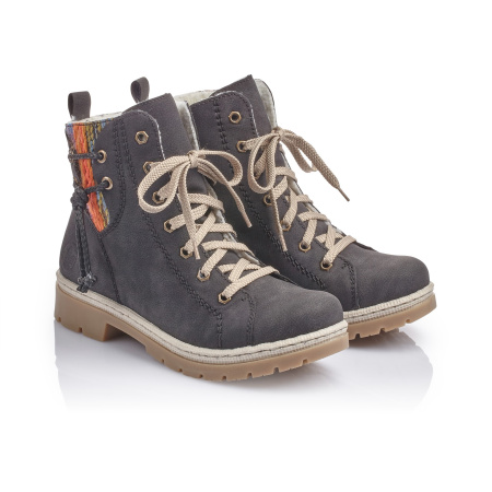 Ботинки с ярким декором