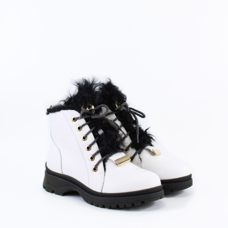 Белые ботинки с меховым язычком
