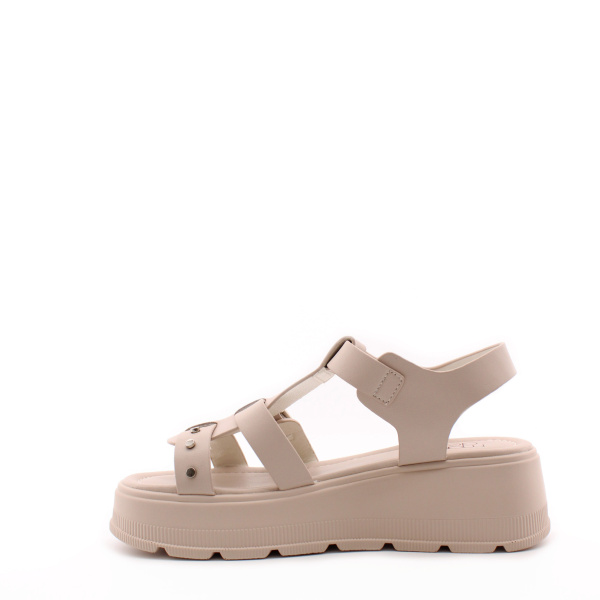 Сандалии на танкетке MADELLA