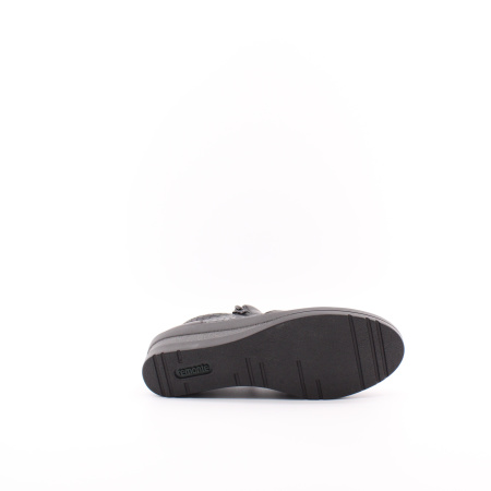 Ботинки на танкетке с декором