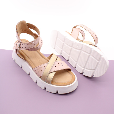 Босоножки на массивной подошве SandM