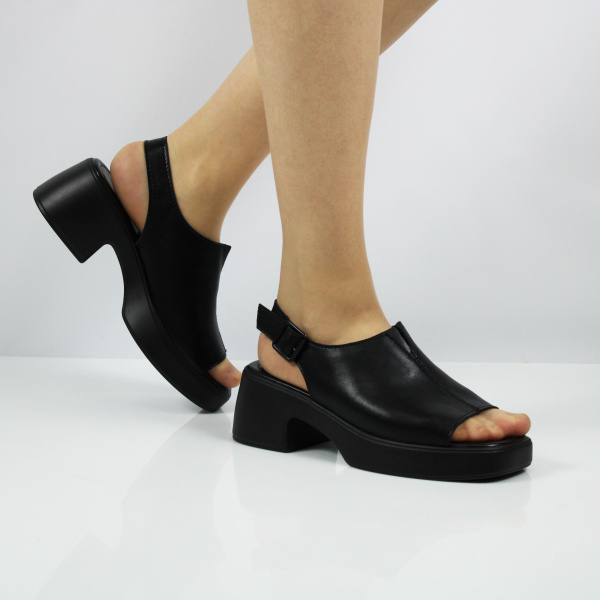 SPUR босоножки массивной подошве